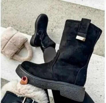 Čizme: Cizmice

NABAVKA
36-41
4300 din 💥 — 2