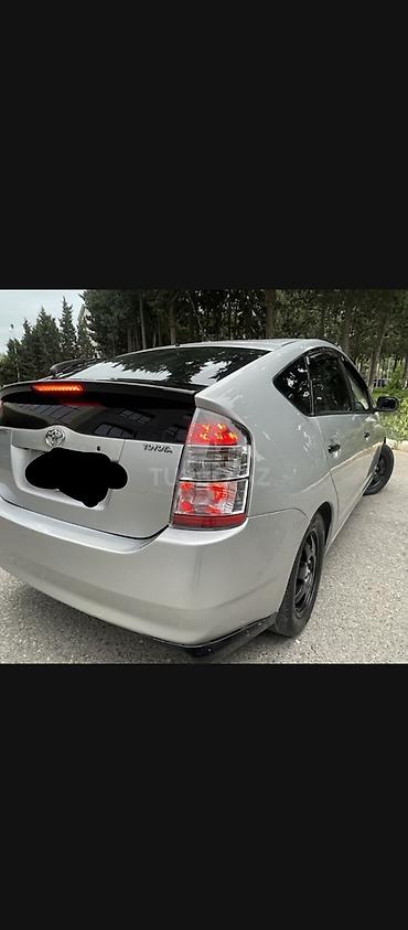 panorama 2008: Toyota Prius (2-ci nəsil, liftback, gümüşü rəng) gündəliy icarəyə — 1