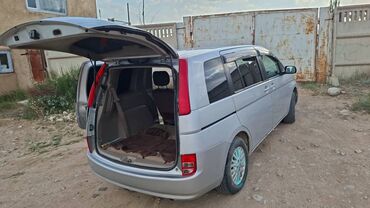 срочно продать машину: Toyota Isis: 2005 г., 2 л, Автоматтык, Бензин