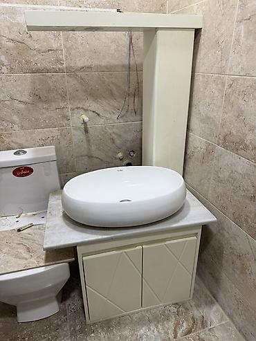 hamam ucun şkaf: Hamam üçün lavabo dolabı və üstü kvars/daş tezgahı ilə birlikdə — 2