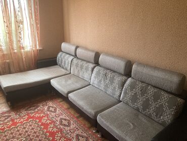 фон для фото: Угловой диван, цвет - Серый, Б/у