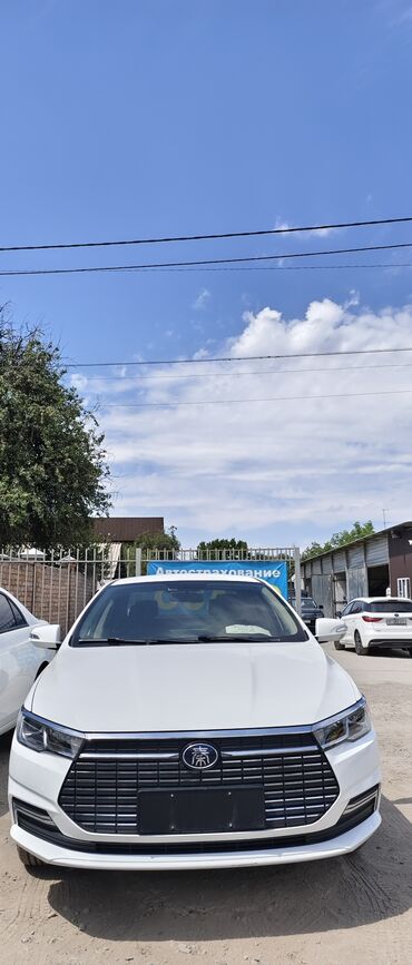 купить бу электромобиль из китая: BYD : 2023 г., 1.5 л, Вариатор, Электромобиль, Седан
