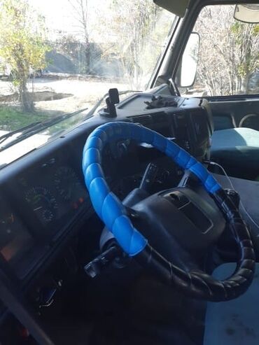 Yük maşınları: Volvo yük maşını – kranlı bortlu Xüsusiyyətlər: - Marka/model: Volvo — 4