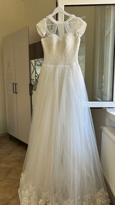 Ziyafət donları: Yaxşı vəziyyətdə, səliqəli şəkildə saxlanılmış gəlinlik, nişan — 12