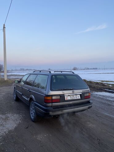 Volkswagen: Volkswagen Passat: 1991 г., 1.8 л, Механика, Бензин, Универсал