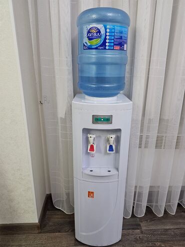 бутылка для куллера: Продаю кулер для воды, в отличном состоянии, нагрев и охлаждение воды