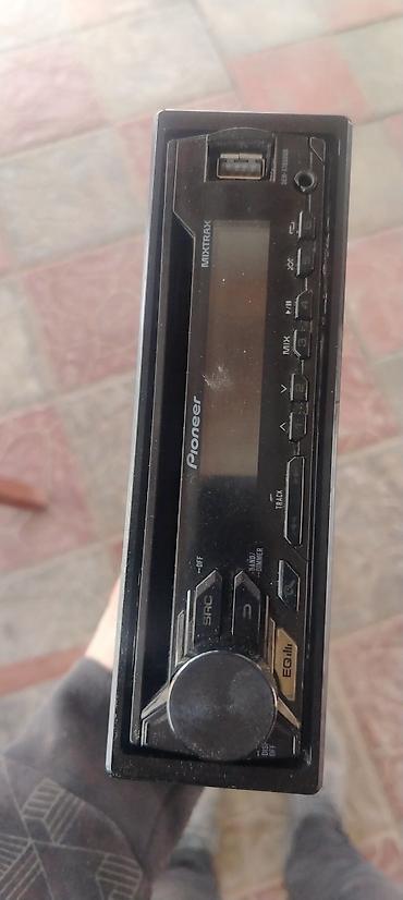 Dinamiklər və sabvuferlər: Avtomobil audio sistemi – tam dəst Dəst tərkibi: - Arxa polka — 12