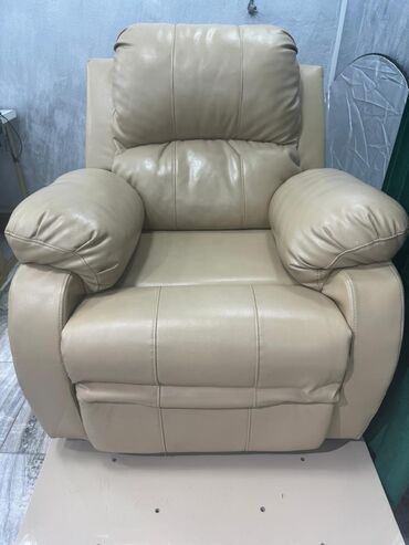 кресло шезлонг: Срочно по низкой цене продается диван для маникюра и педикюра качество