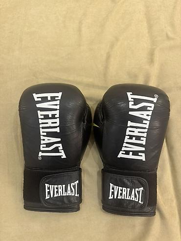 Боксерские перчатки Everlast, черные, 10 oz Использовались только 1