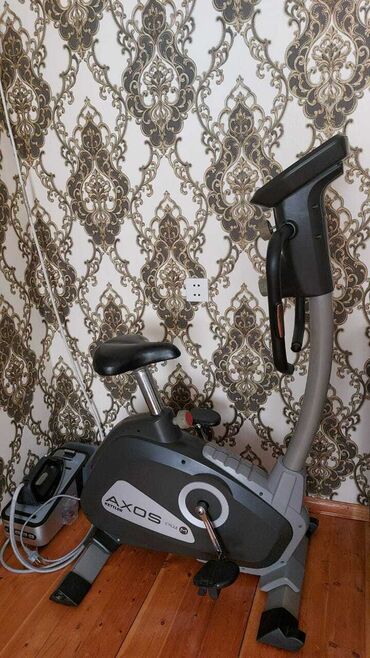 Velotrenajorlar: Kettler Axos Cycle M stasionar velosipedi. Qara və boz rənglərdədir