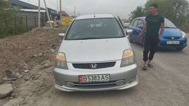 авто тойота авенсис: Серебристый минивэн Honda Stream с характерным дизайном кузова