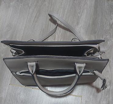 Accessories: Ženska torba Linsay – elegantna poslovno-casual torba u sivoj boji. - — 4