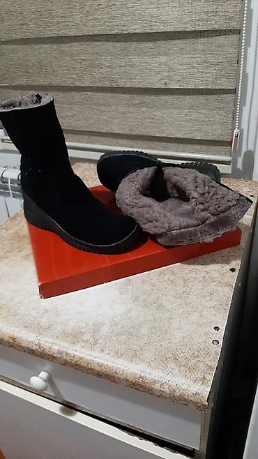 Qadın qış çəkmələri - Rəng: qara - Material: zamşa tipli üst hissə -