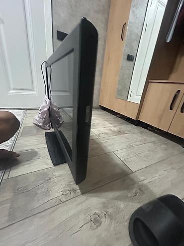 lg 24: Телевизор LG, диагональ около 26–32". Плоская ЖК/LED‑панель — 4