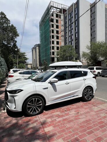 авто в рассрочку без первоначального взноса: Белый кроссовер марки Jetour. Автомобиль имеет большую решетку