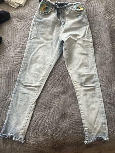 женские белые джинсы стрейч: Джинсы и брюки, цвет - Голубой, Б/у