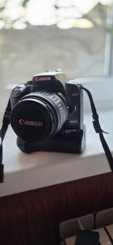 детский фотоаппарат с моментальной печатью: Зеркальная камера Canon EOS 1000D с комплектным объективом и