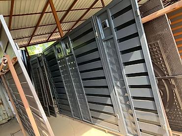 Распашные ворота: Металлические ворота и калитки с жалюзийными и коваными элементами. - — 6