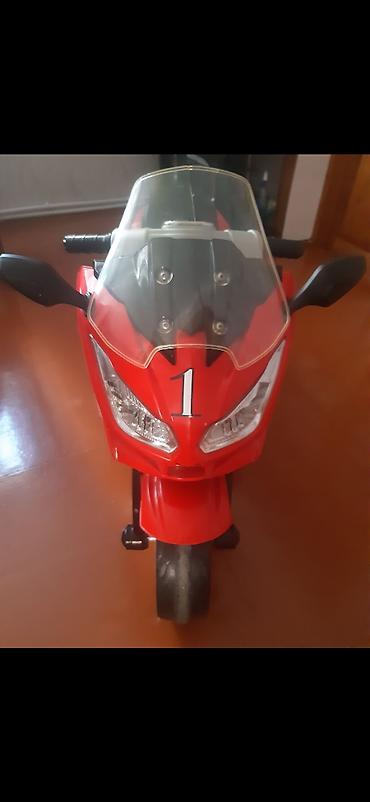elektrikli maşınlar: Uşaq elektrik motosikleti – qırmızı rəng, yarış üslublu dizayn - — 1