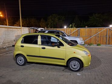 самые дешёвые автомобили: Chevrolet Spark: 2004 г., 0.8 л, Механика, Бензин, Седан