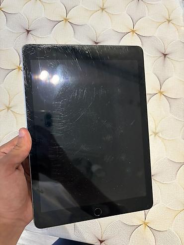 Apple iPad: Apple iPad planşet Xüsusiyyətlər: - Ekran: 9.7 düym Retina ekran — 2
