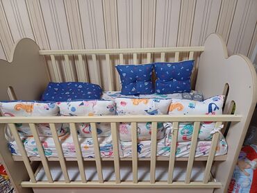 бортик для детской кроватки: Детская кровать в отличном состоянии,высота кровати