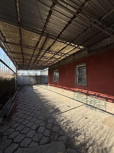 Продажа коттеджей и домов: Продается добротный двухэтажный дом Район Красный строитель, ул — 11