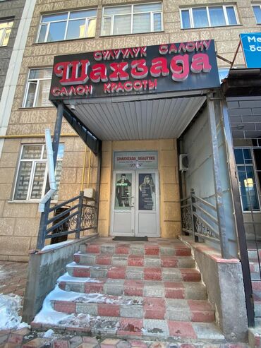 Салоны красоты: Продаю Косметологическая студия 90 м², С ремонтом, Частично с оборудованием, Многоэтажное жилое здание, 1 линия