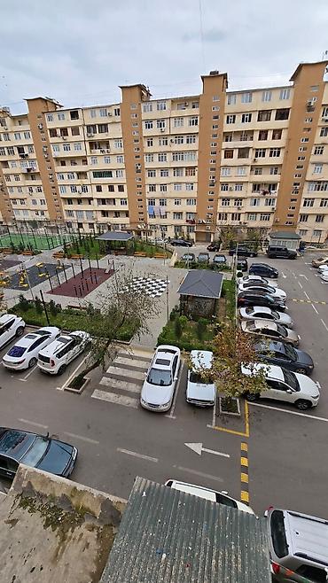 Uzunmüddətli kirayə mənzillər: Satilan mənzil Bakı şəhərində yerləşir və yaşayış binasının orta blok — 1