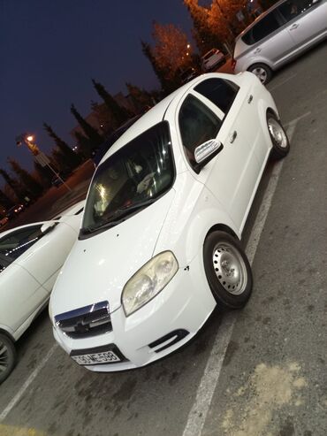 təkər 16 c: Chevrolet Aveo LS sedan – ağ rəng, 4 qapı. Əsas xüsusiyyətlər: -
