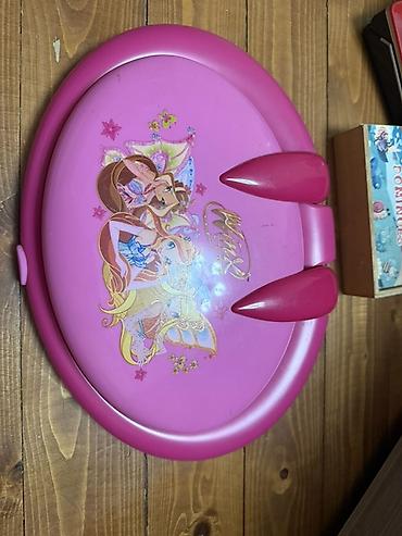 1 iyun usaqlar gunu şəkilləri: Winx Club uşaq tədris noutbuku (Yaygan Group, təxminən 2009) - Rəng — 2