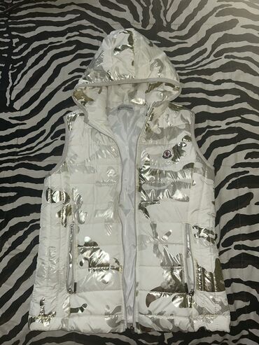 postavljene kozne jakne: Moncler, M (EU 38), L (EU 40), Polyester, color - White