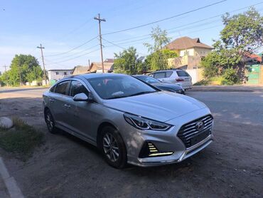 диски на хюндай соната: Автомобиль Hyundai Sonata серебристого цвета. Седан среднего размера с