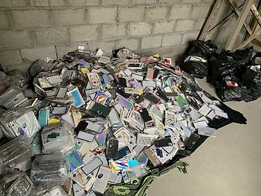 Чехлы: Чехол для телефона За всё 12.000 сом НОВЫЕ Состав лота: - — 1