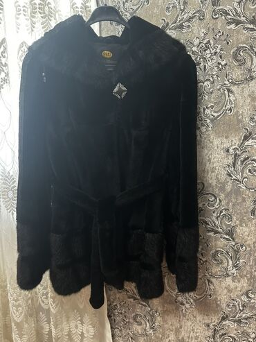 Cinslər: Qadınlar üçün qara rəngli kürk şuba - Qalın, yumşaq kürk materialı -