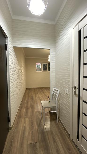 Продажа квартир: 1 комната, 31 м², Сары-Челек ж/м 106 серия улучшенная, Цокольный этаж этаж, Старый ремонт — 5