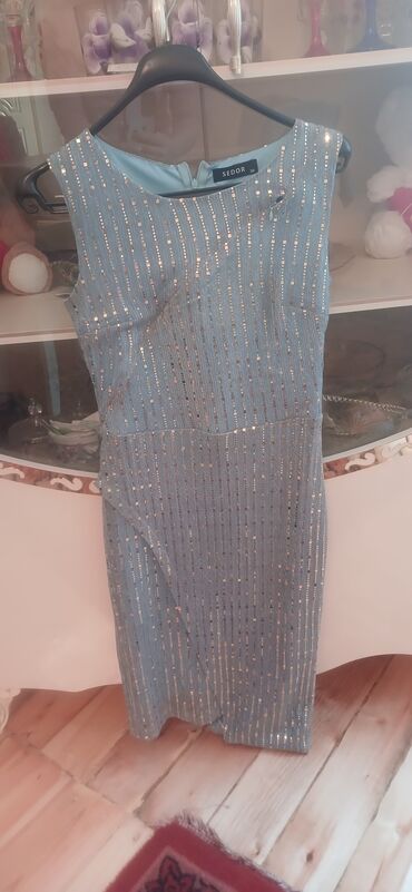 Dəstlər, kostyumlar: Qadın geyimləri. HER BIRI 10-15AZN her biri 1ce defe geyinilib — 5