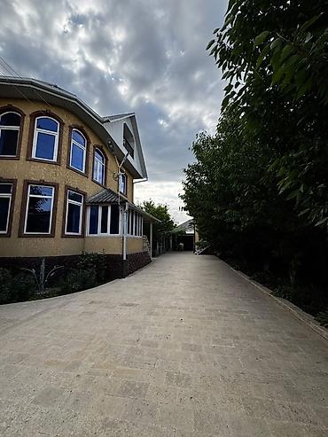 Продажа коттеджей и домов: Продается просторный частный дом с благоустроенной территорией — 3