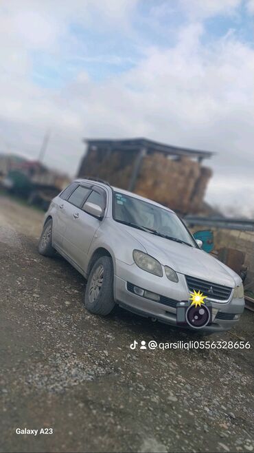 Mitsubishi: Gümüşü rəngli Mitsubishi Airtrek markalı avtomobil. Bu model rahat və lalafo.az -da Mitsubishi: Gümüşü rəngli Mitsubishi Airtrek markalı avtomobil. Bu model rahat və