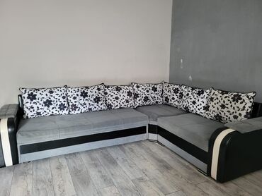 acilib baglanan: Di̇van-kravat, Açılan, Bazalı