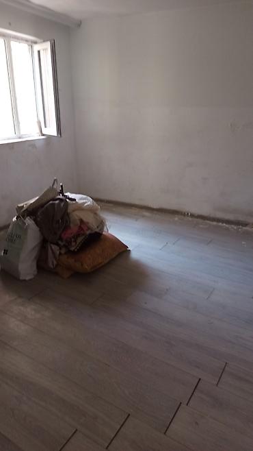 1: 1 otaqlı həyət evi – həyəti və köməkçi tikililərlə - Plan: 1 otaq — 5