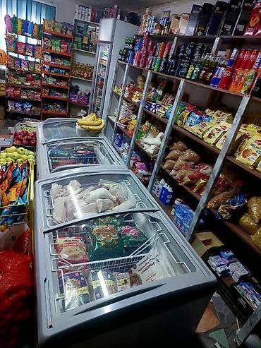 выпечки на продажу: Продуктовый магазин Ассортимент: - Свежие фрукты и овощи: яблоки — 3