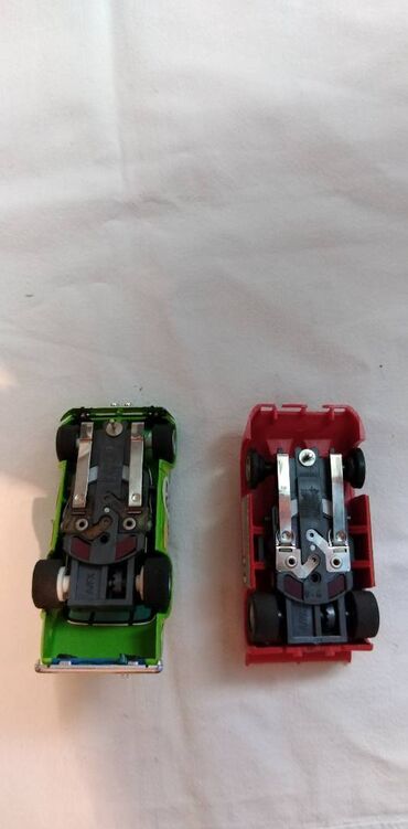 Autići: Mehanotehnika Dirkalna staza, 2 autića, 2 upravljača, 2 prave, 6 — 4