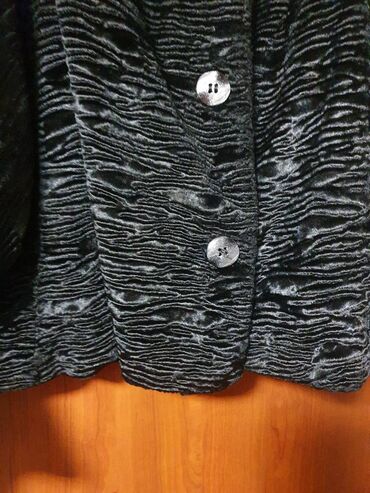 Шубы: Продаем новую полушубку из каракуля . Проиводство Южная Корея. Размер — 10