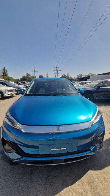 авто в рассрочку кыргызстан: Электромобиль BYD Yuan Plus, выполненный в ярком синем цвете