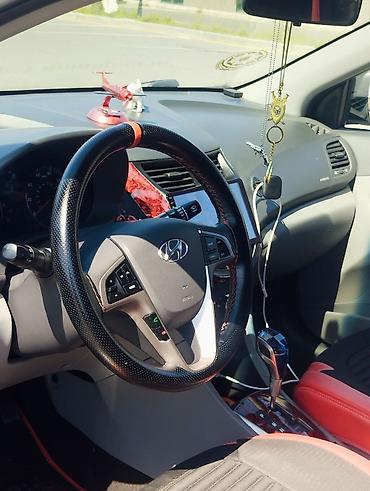 Hyundai: Hyundai Accent sedan - Kuzov: 4 qapılı sedan, boz rəng - Nömrə — 13