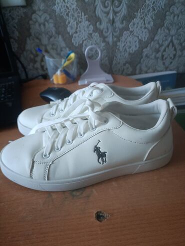 qaçış üçün qadın krosovkaları: Us Polo Assn, Ölçü: 42, rəng - Ağ, Yeni