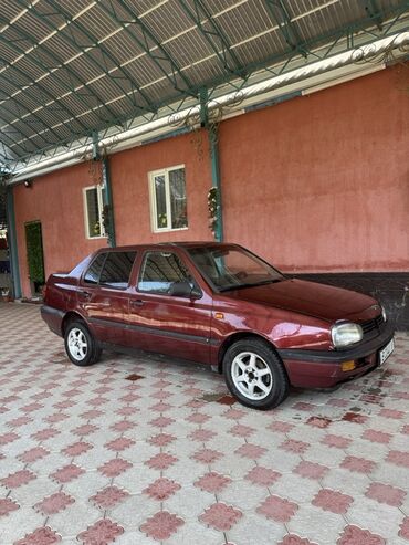 дом на обмен: Volkswagen Vento: 1993 г., 1.8 л, Механика, Бензин, Седан