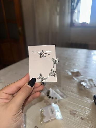 uzukler type 1 per page 40: Gümüşü rəngdə qulaq manjeti (ear cuff) dəsti. - Dizayn: İki müxtəlif — 1