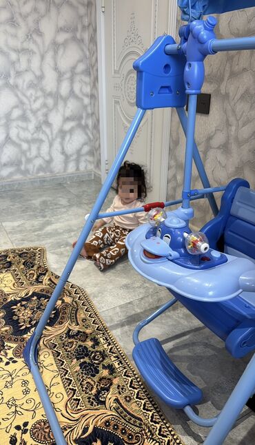 Качели: Umvan masazır. Uşaq demek olar hec oturmayıb. Sekilde nece varsa